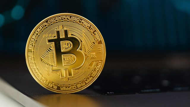 Crypto recap: Bitcoin briefly reclaims $90k, BCH, JTO leads the day’s gains