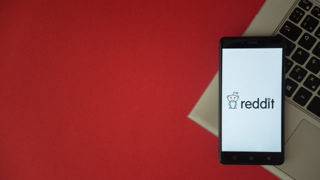 Reddit is attracting ad dollars: will RDDT shares rally further in 2025?