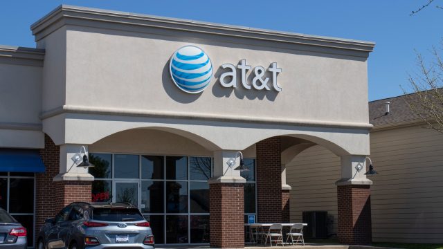 Red alert: AT&T stock price is at risk before earnings