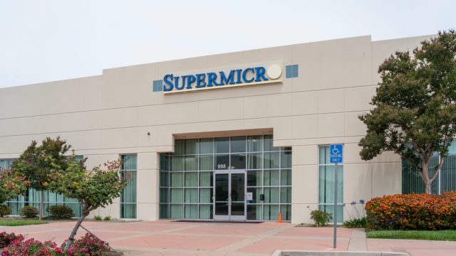 SMCI stock price pattern points to a surge to $106 after earnings