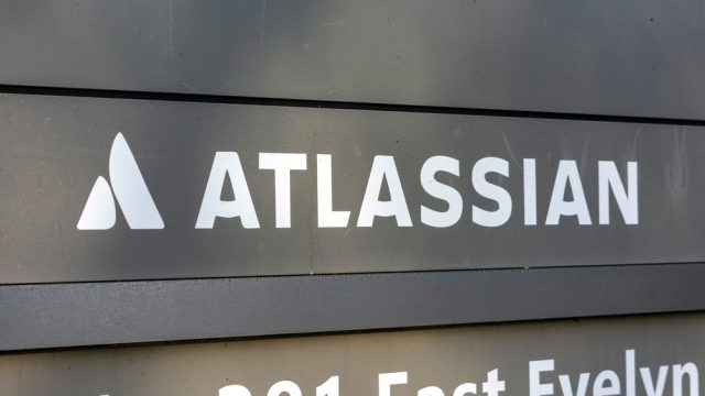 Atlassian stock at risk as insiders sell the expensive TEAM shares