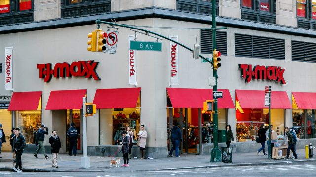 Best retail stocks to own heading into the 2025 holiday season