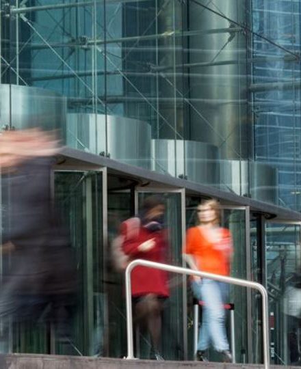 Societe Generale share price is soaring: will this trend continue in 2026?