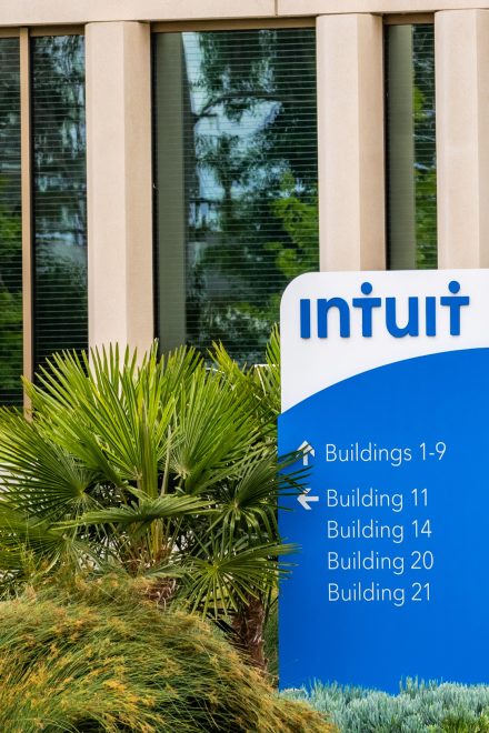 Intuit stock price gets oversold and cheap: is it safe to buy the dip?