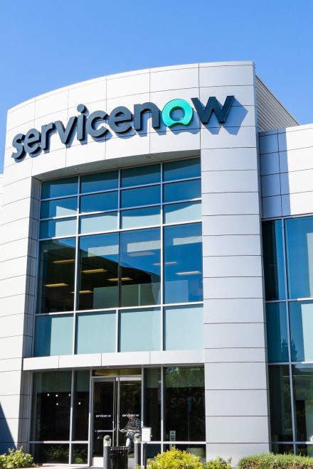 ServiceNow stock price dived after earnings: buy the dip or sell the rip?