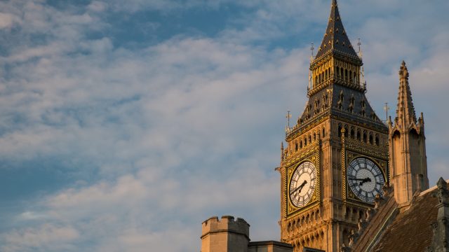 FTSE 100 Index in focus as traders eye Starmer’s China trip, Fed, Lloyds Bank earnings