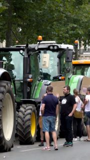 Macron under pressure as farmers’ Mercosur protest shuts down Paris traffic