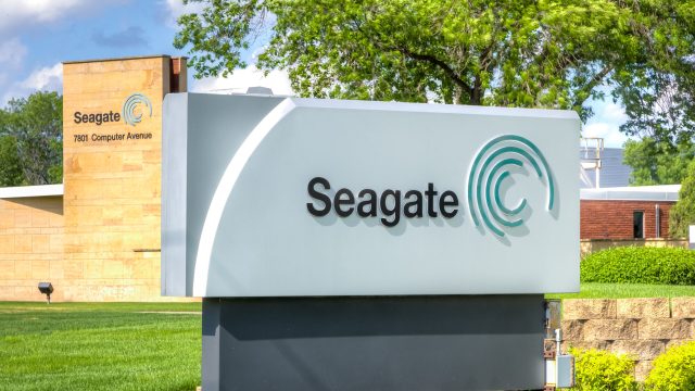 Seagate Technology stock hits key resistance ahead of its earnings: buy or sell?