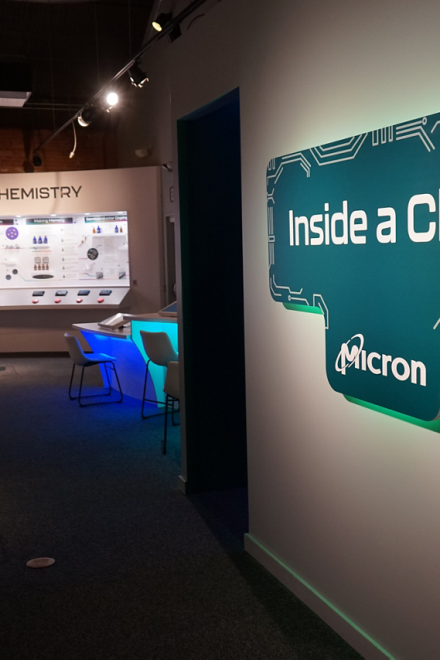 Micron stock soaring 6% today: should you buy before earnings?